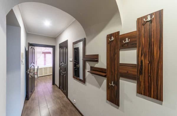 на ул. Коновальца 7/9 7